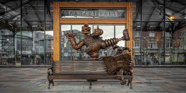 Wallace and Gromit bench sculpture